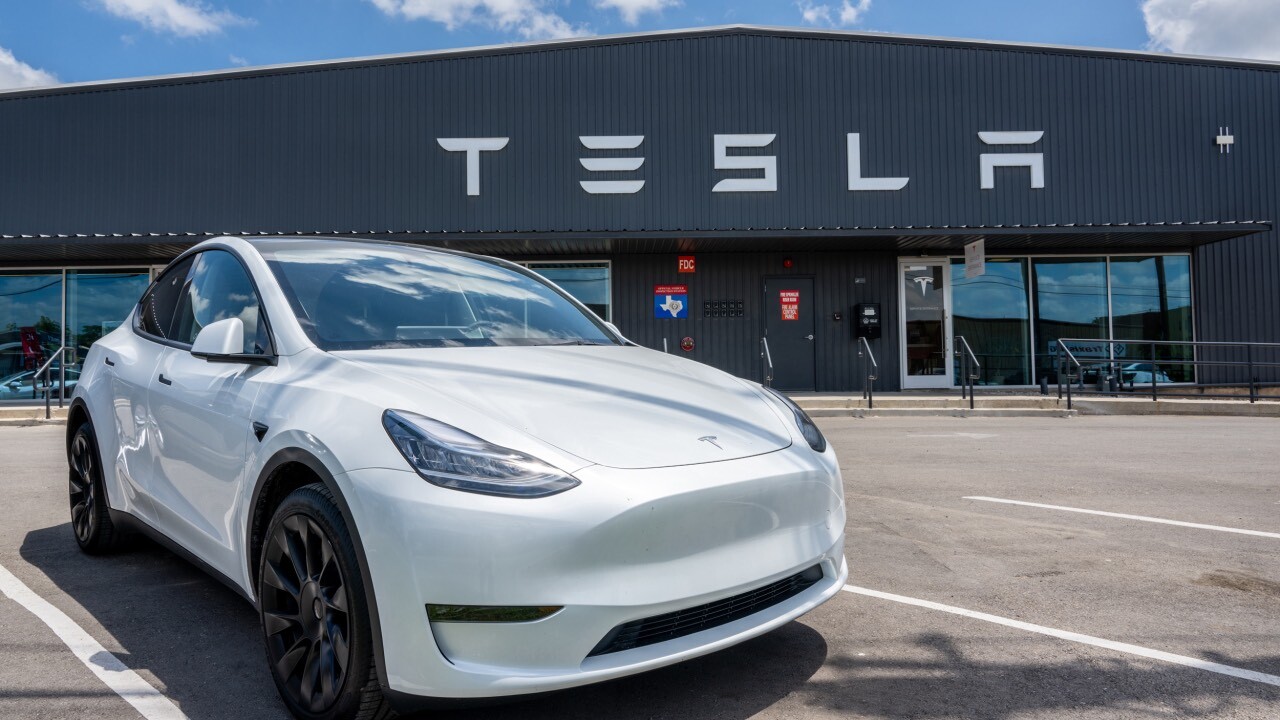 Tesla&#039;dan tepki çeken hareket! Aniden düşürdü