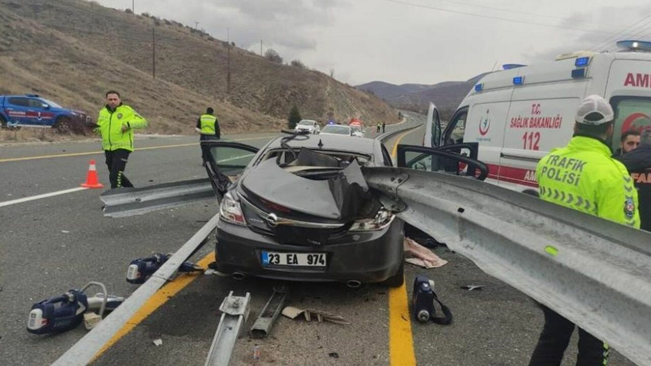 Elazığ’da feci kaza! Otomobil bariyerlere ok gibi saplandı: 1 ölü, 1 yaralı