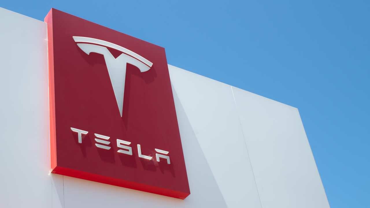 Tesla, Türkiye'de ilk showroomunu açtı