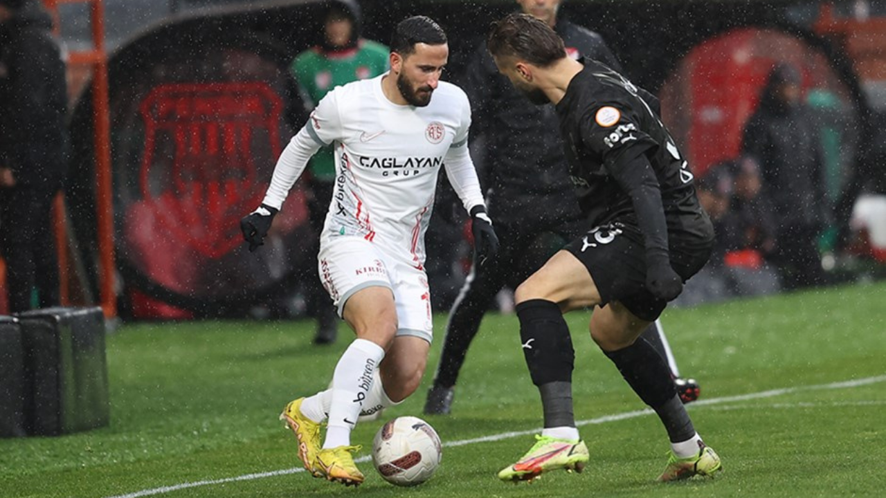 Sergen Yalçınlı Antalyaspor, İstanbul deplasmanında 3 puanı tek golle aldı