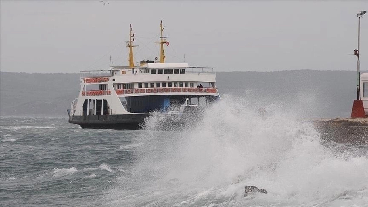 Deniz ulaşımı &quot;olumsuz hava&quot; engeli: Fırtına ve yağış