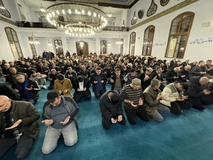 Regaip Kandili yurt genelinde dualarla idrak edildi