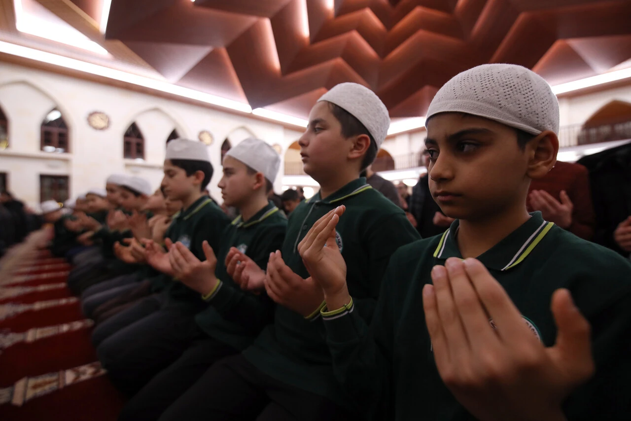 Regaip Kandili yurt genelinde dualarla idrak edildi