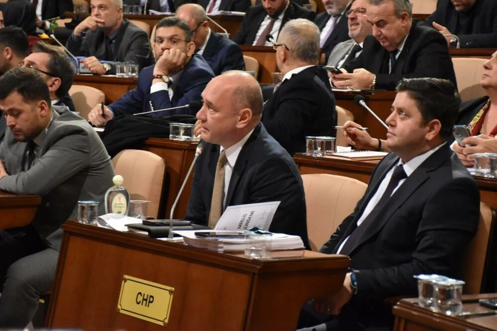 CHP'li meclis üyesi Tevfik Göksu ve AK Parti'yi övdü ortalık karıştı