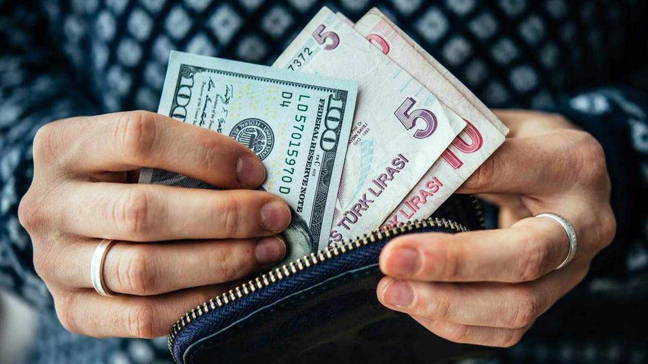 Dolar ilk kez 30 TL sınırını aştı, ABD&#039;li banka dolar/TL tahminini değiştirdi