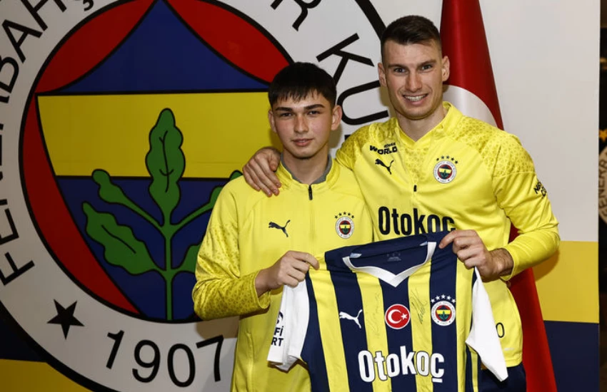 Fenerbahçe'den top toplayıcı çocuğa büyük jest