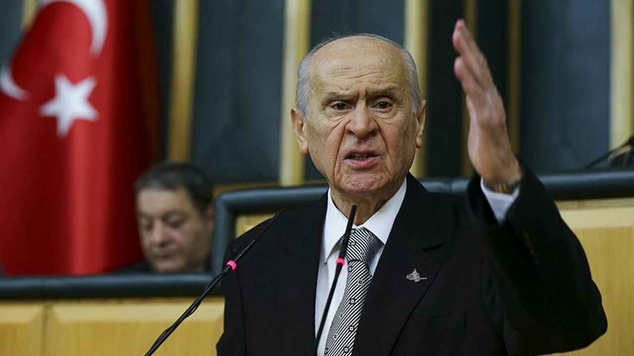 Bahçeli&#039;den zehir zemberek tepki: Alenen Türkiye’ye silah çekmekteler!