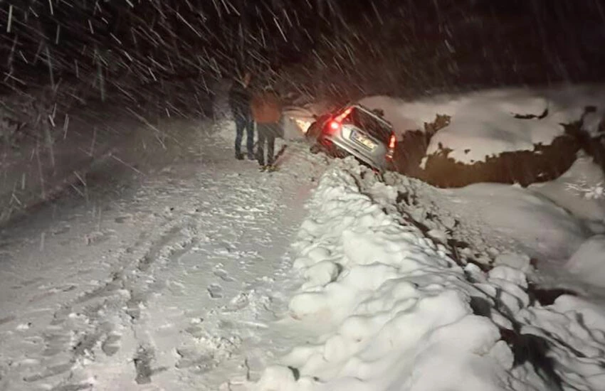 Buzlanan yollar sürücülere kabus oldu! Kış yurdun birçok bölgesini esir aldı