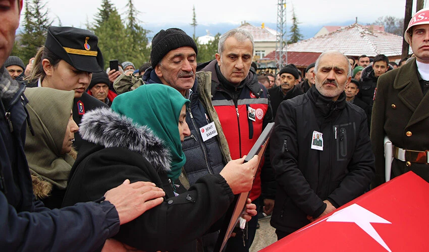 Şehidin annesi: Peygamber efendimize komşu oldun oğlum