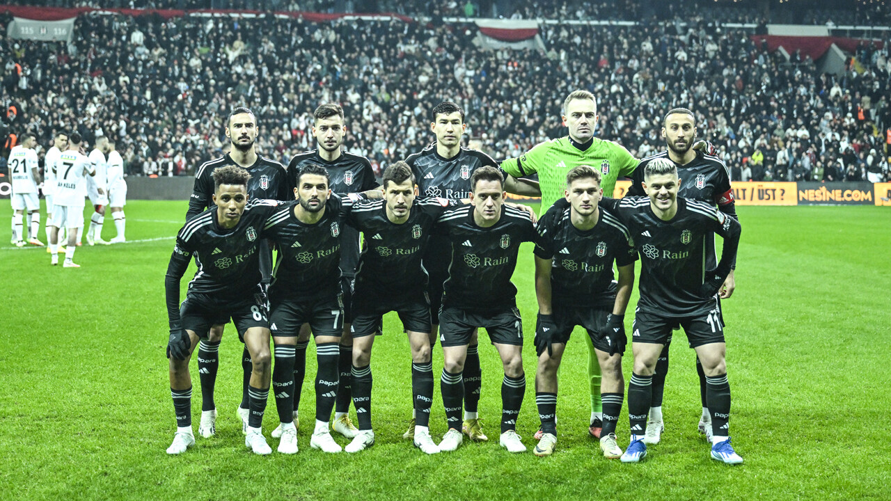 Beşiktaş&#039;a kötü haber! Yıldız isim sezonu kapattı