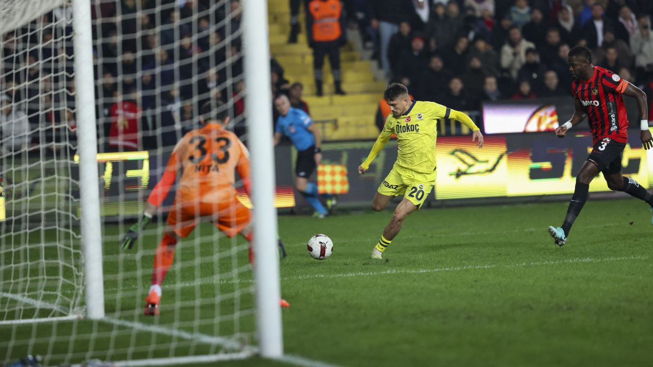 Fenerbahçe tek golle liderliğini sürdürdü