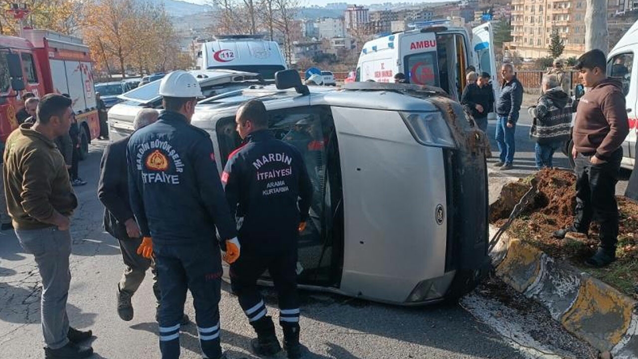 Mardin'de feci kaza! Ticari araç takla attı: 3'ü ağır 4 yaralı