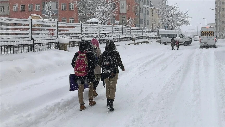 Eğitime kar engeli: Çok sayıda il ve ilçede okullar tatil edildi