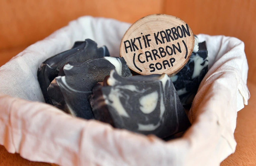 Pandemi döneminde ürettiği sabunlar gelir kapısı oldu