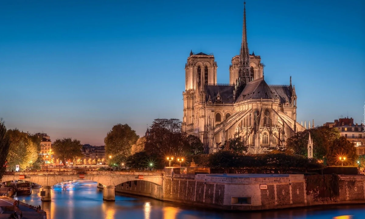 Notre Dame Katedrali yıl sonu açılıyor