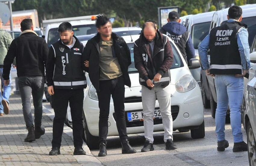 İzmir'de tarihi 'kara para' operasyonu! Tam 1 milyar dolar değerinde