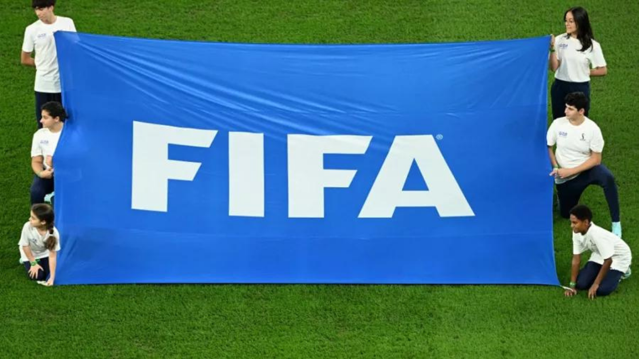 FIFA Süper Lig ekibinin transfer yasağını durdurdu