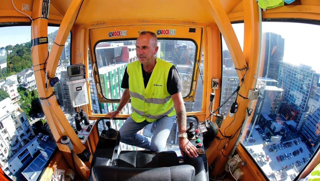 Mavi yakalıların maaşları beyaz yakalıları geçti! Kazançları dudak uçuklatıyor