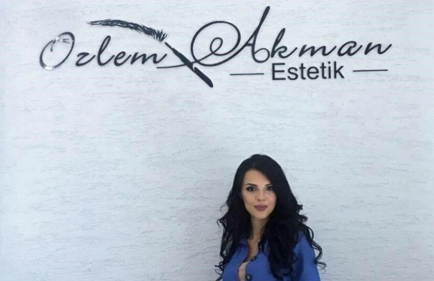 Ünlü şarkıcının kardeşi 10. kattan düşerek hayatını kaybetti