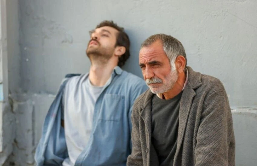 Aşka Düşman ve Yıldızlar Bana Uzak dizileri ekrana erken veda ediyor