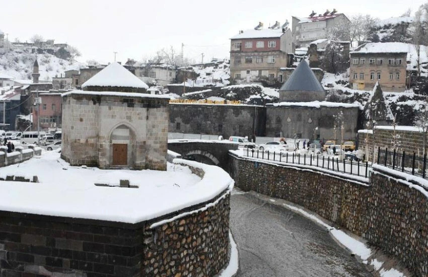Bitlis'in tarihi güzellikleri kış mevsiminin büyüsüne kapıldı