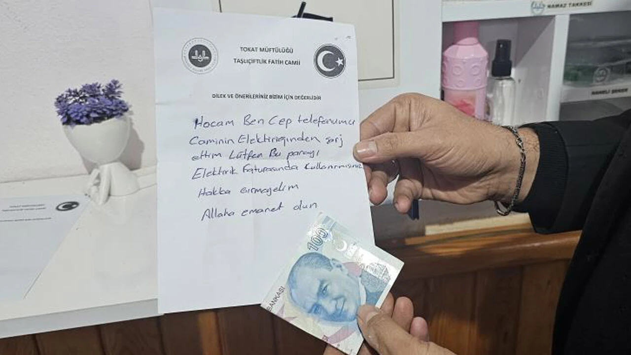 Camideki dilek kutusunu açan imamı duygulandıran not!