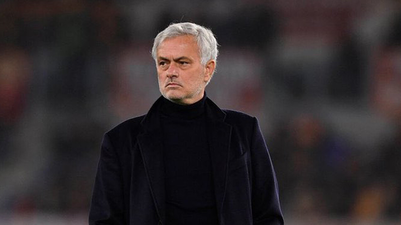 Mourinho&#039;nun yerine De Rossi! Roma yeni hocasını duyurdu