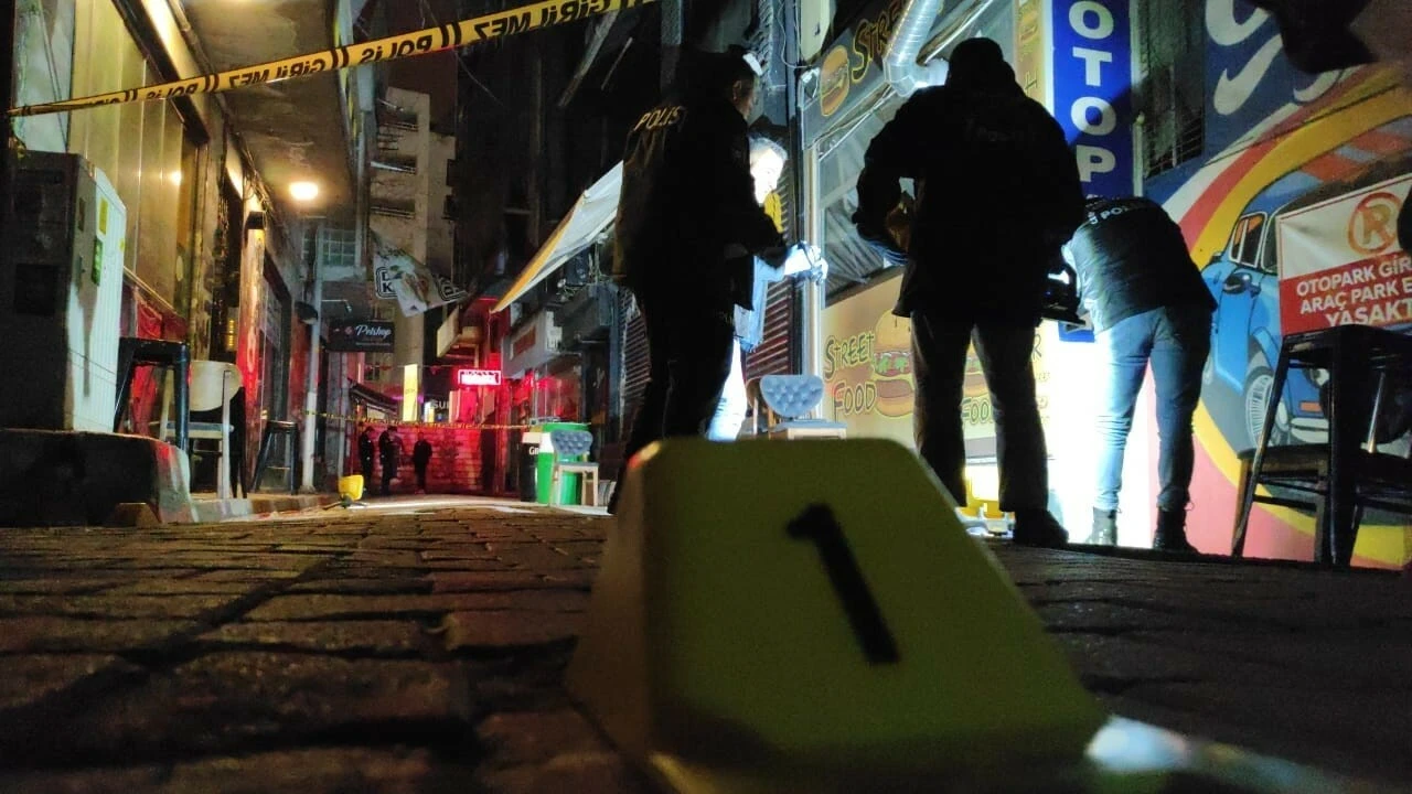 Eğlence mekanına kurşun yağmuru: 2 kişi yaralandı