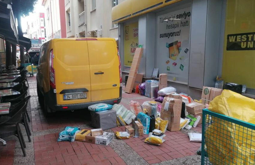 Yolu kapatan kargolar kavga çıkarttı: Ortalığı karıştırıyorsun