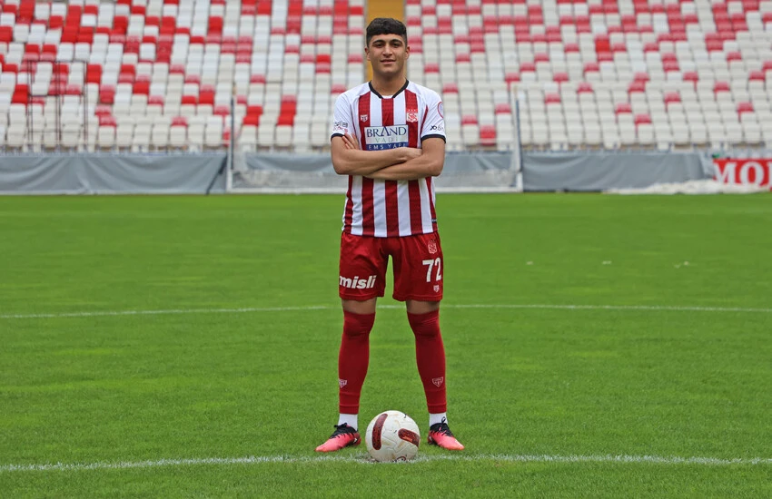 Sivasspor'dan Brentford'a transfer olan Yunus Emre Konak'tan kötü haber: Sezonu kapattı!