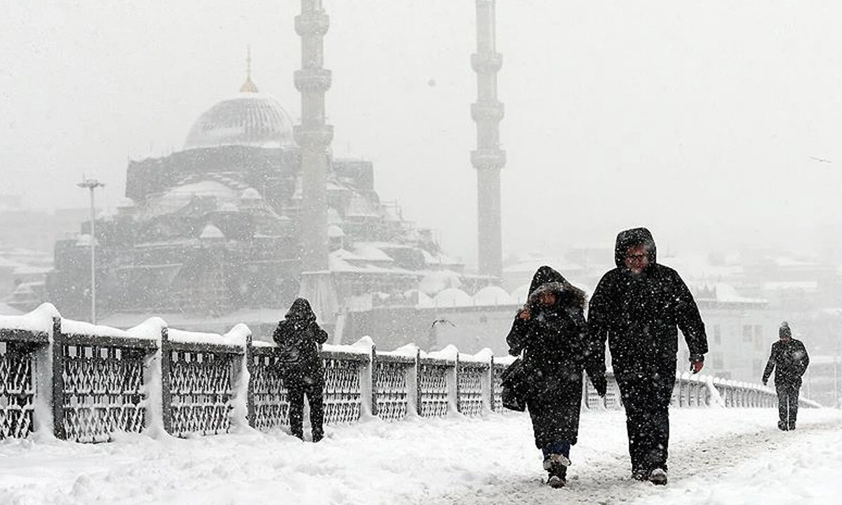 Kar kütlesi İstanbul'a doğru hareket etti! Uzman isim tarih verdi...