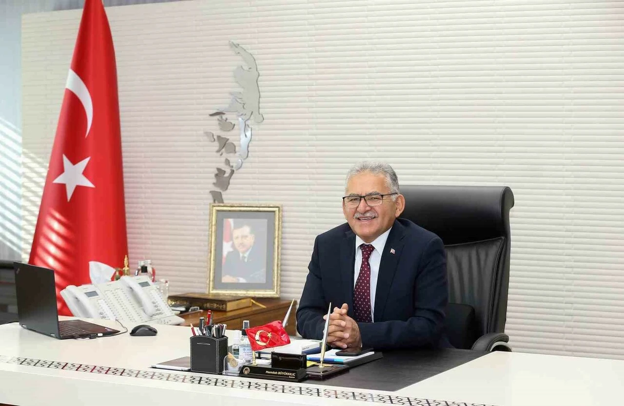 AK Parti Kayseri Büyükşehir Belediye Başkan Adayı Memduh Büyükkılıç kimdir?