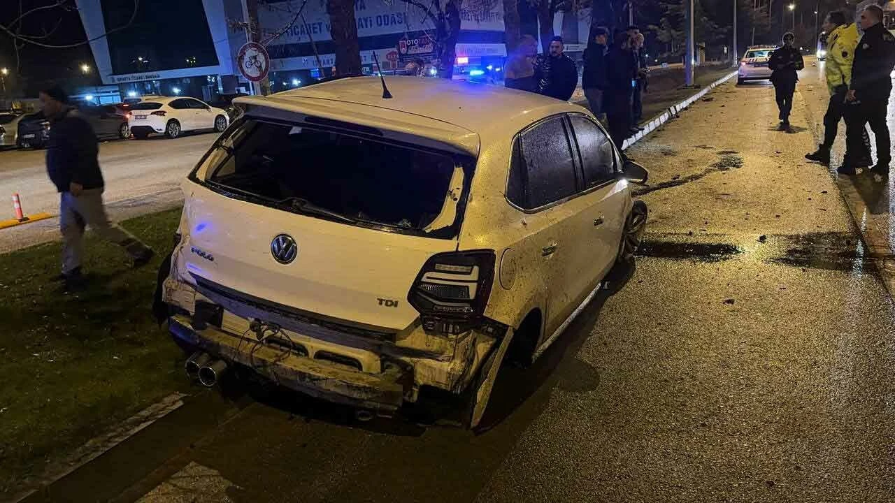 Isparta’da kontrolden çıkan araç refüje çarptı: 1 ölü, 1 yaralı