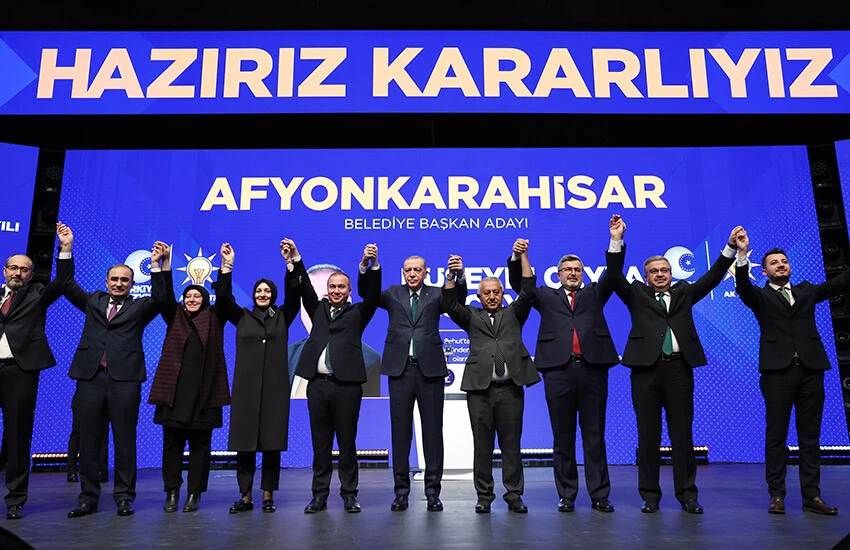 Cumhurbaşkanı Erdoğan AK Partili 8 belediye başkanına çizik attı
