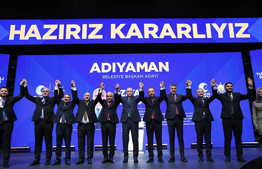 Cumhurbaşkanı Erdoğan AK Partili 8 belediye başkanına çizik attı