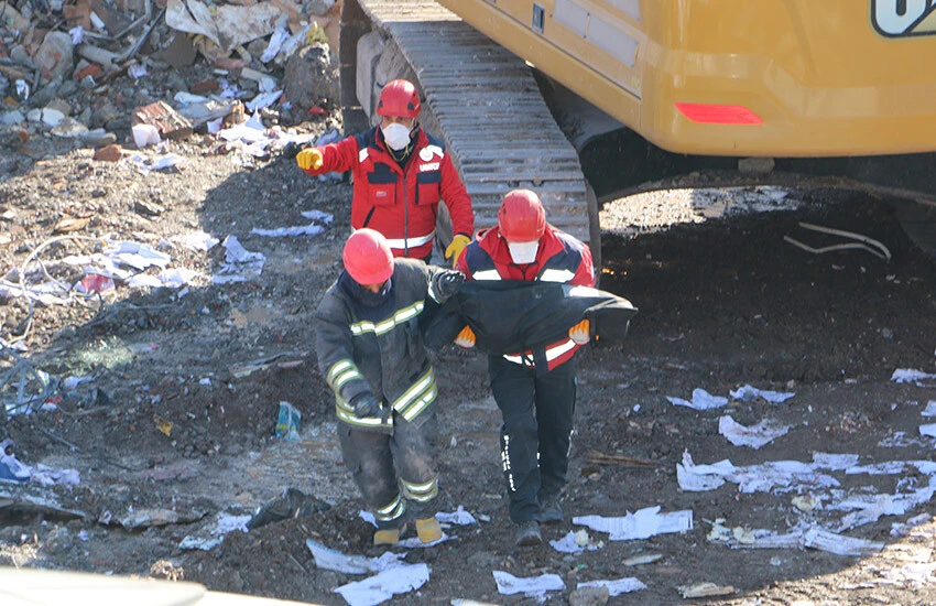 Depremde 100 kişiye mezar olan Hisami Apartmanı davasında 3 tutuklama