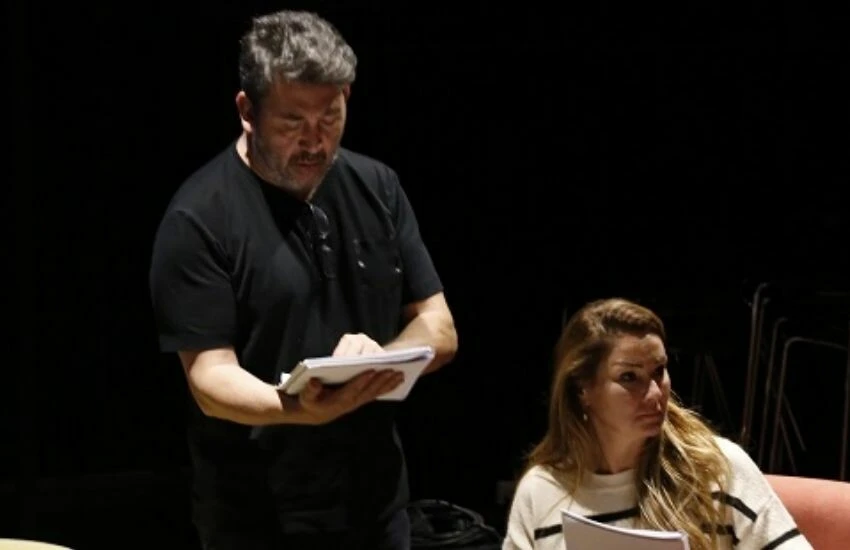 Ünlü oyuncular Pınar Altuğ ile Emre Kınay, 15 yıl aradan sonra aynı projede