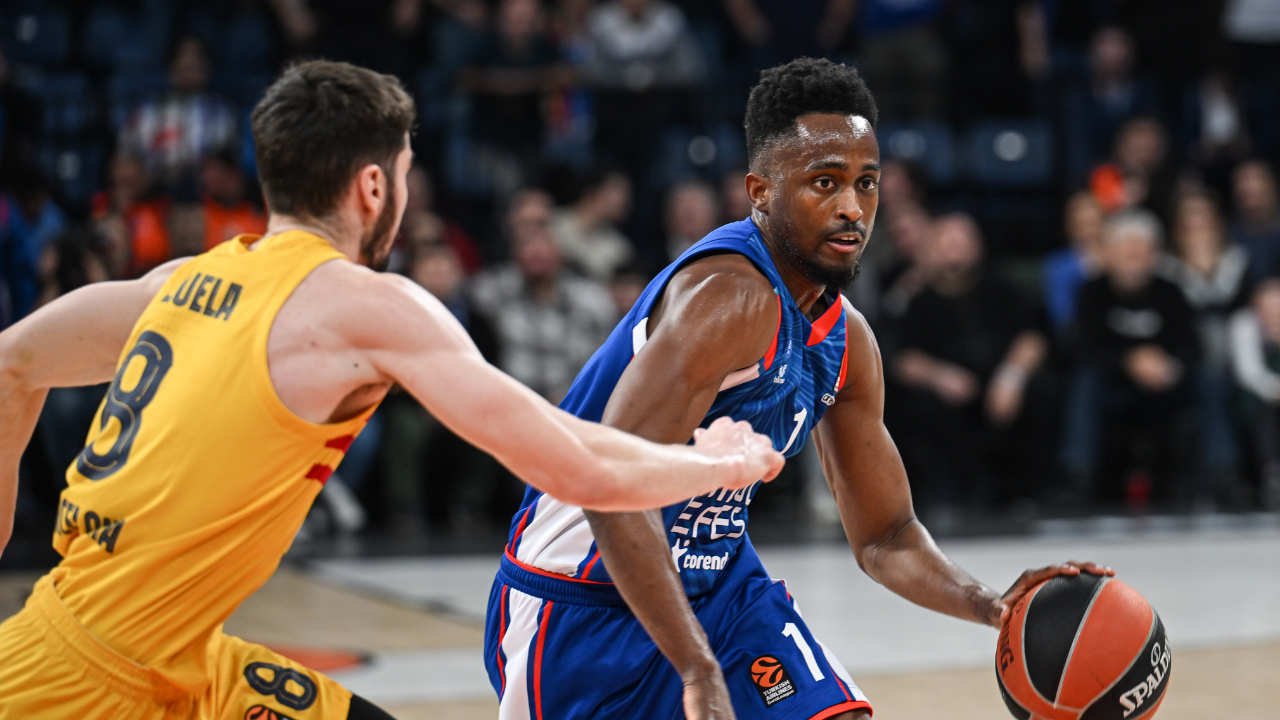 Anadolu Efes’ten Barcelona’ya 24 sayı fark!