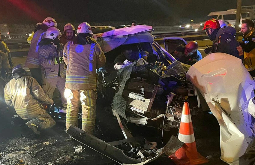 Sultangazi'de feci kaza: 1 ölü, 2 yaralı!