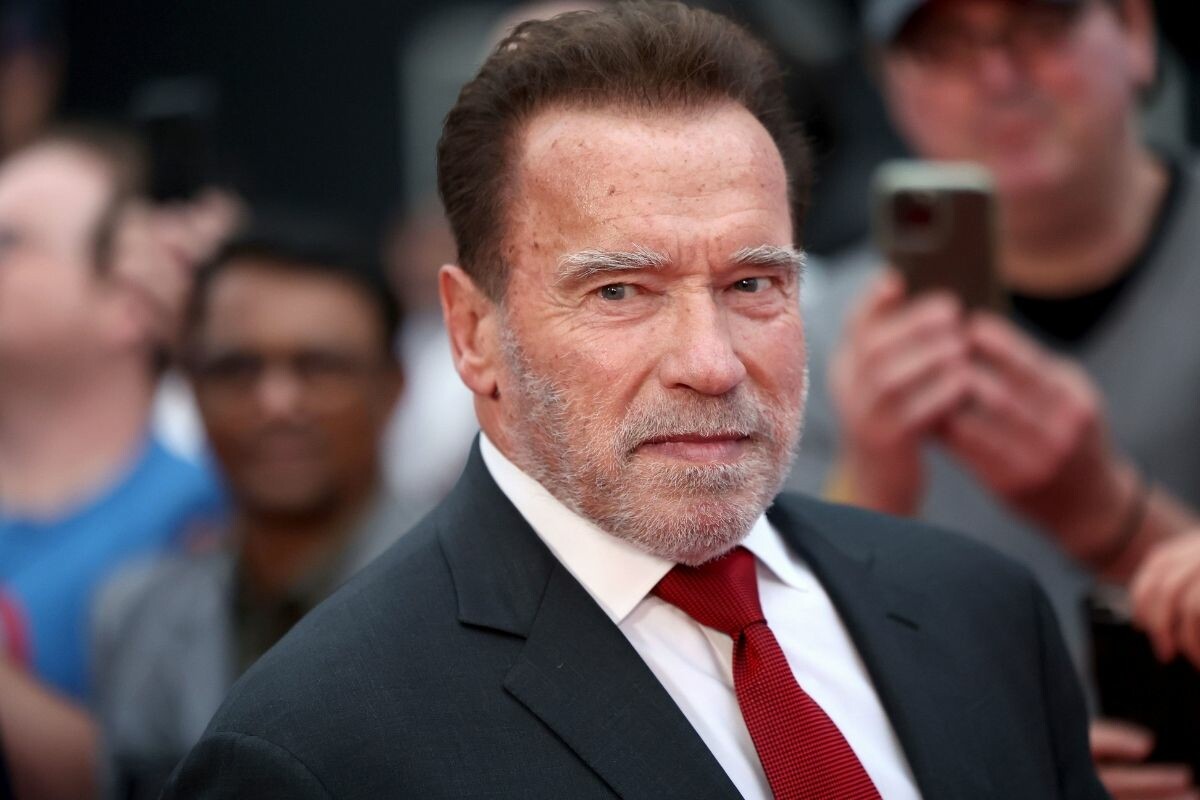 Terminatör&#039;ün yıldızı Arnold Schwarzenegger, saati yüzünden gözaltına alındı