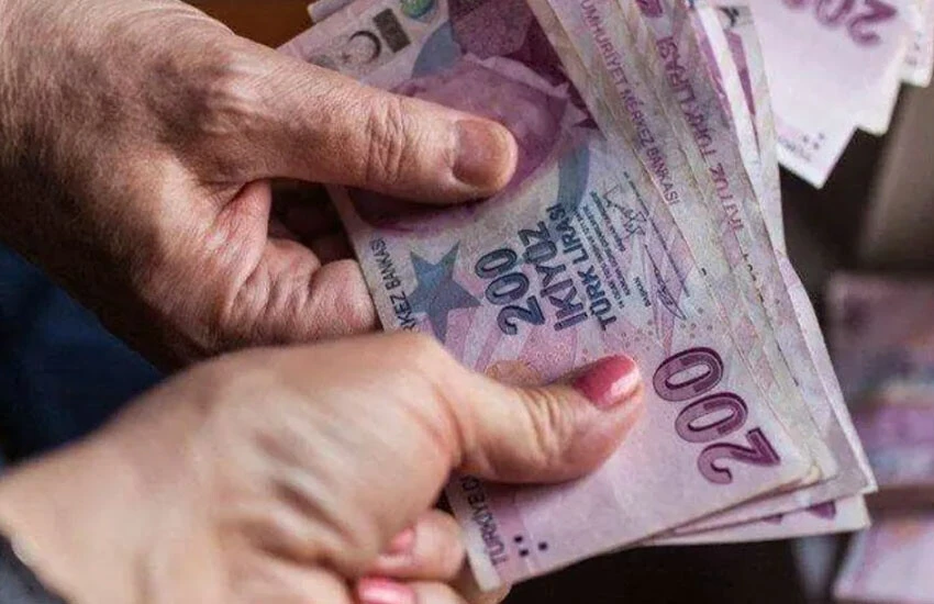 Son dakika! Emekliye ek zam komisyondan geçti