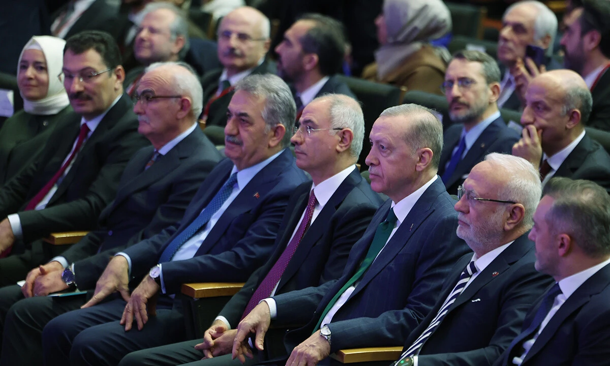 Erdoğan, AK Parti'nin adaylarını tek tek duyurdu: Ankara'da Altınok, İzmir'de Dağ