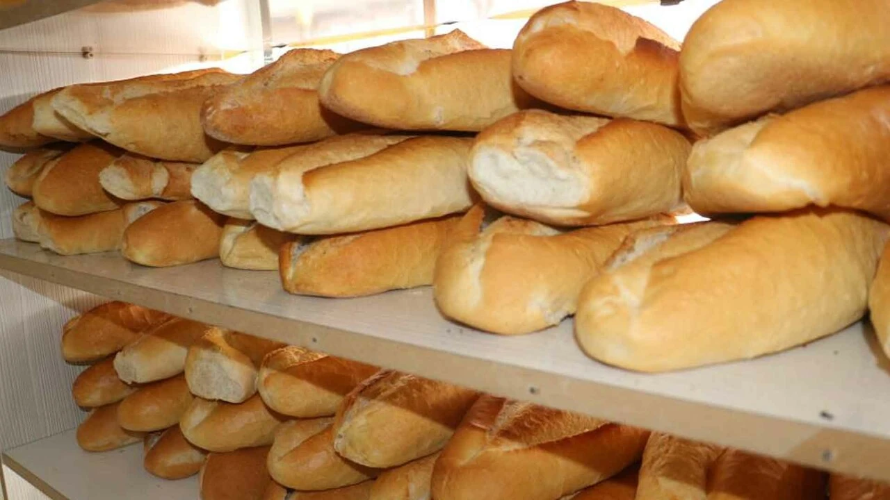 Duyanlar şaşıp kalıyor! Ekmek İstanbul'un yarı fiyatı, mezar ise bedava...