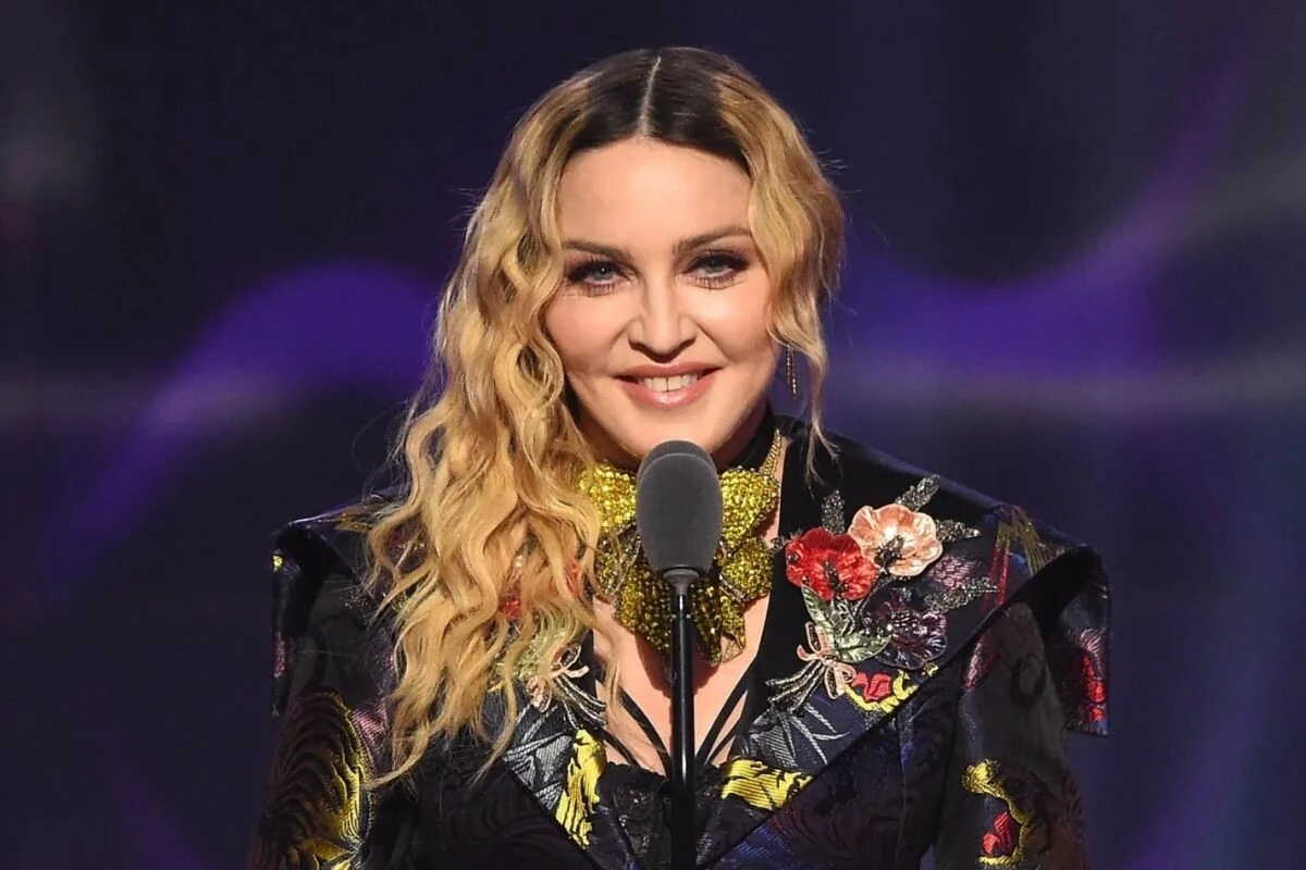 Hayranları Madonna'ya dava açtı: Sahneye geç çıkıyor