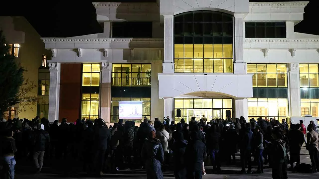 Türkiye nefesini tuttu... Tarihi uzay yolculuğu anbean takip edildi