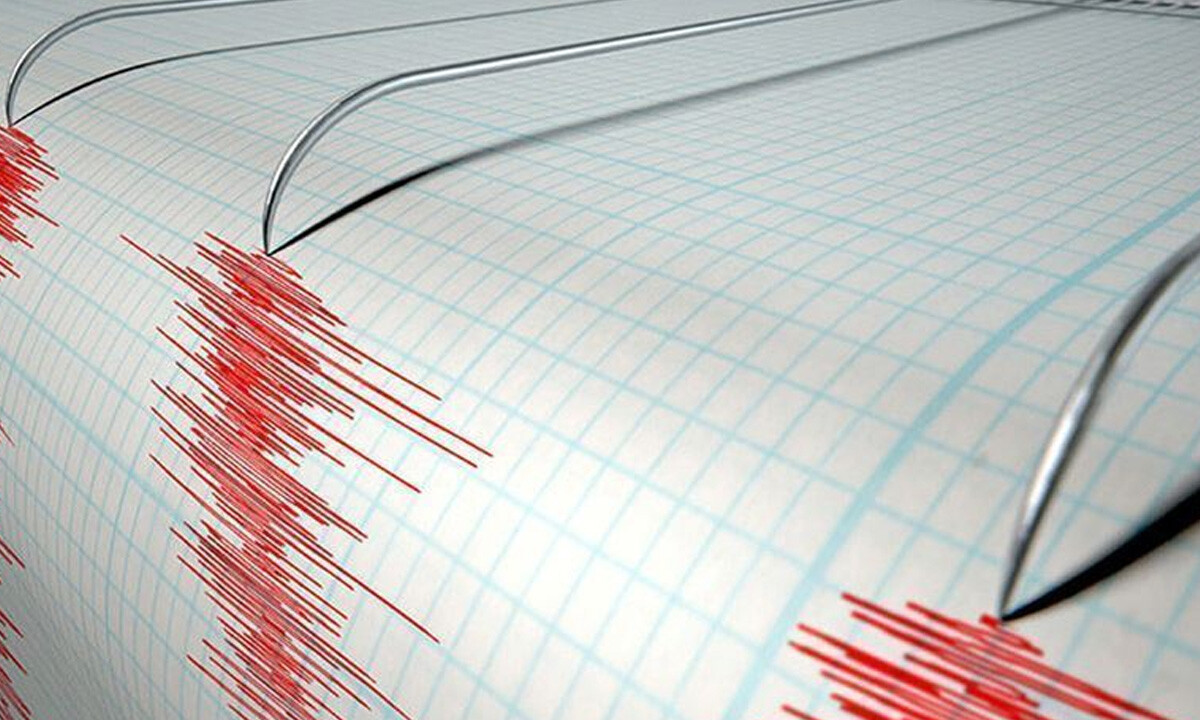 Ege Denizi&#039;nde şiddetli deprem! İzmir ve Atina sallandı