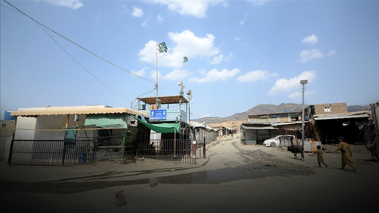 Afganistan ve Pakistan arasındaki sınır kapısı görüşmeleri sürüyor