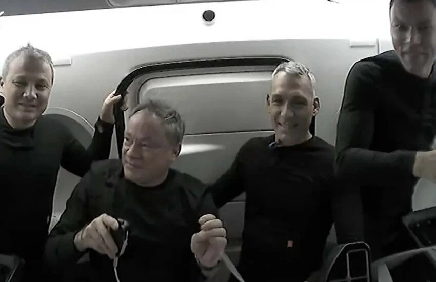 Son dakika! Dragon, Uluslararası Uzay İstasyonu’na kenetlendi