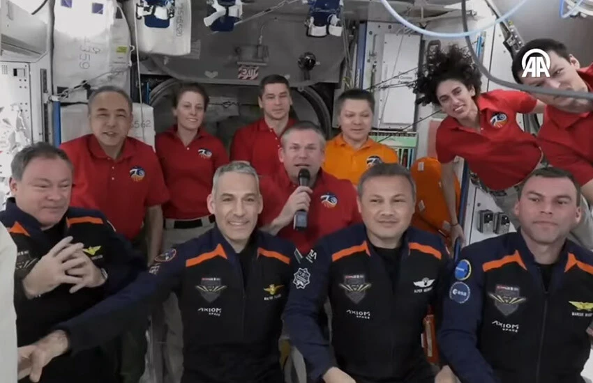 Son dakika! Dragon, Uluslararası Uzay İstasyonu’na kenetlendi