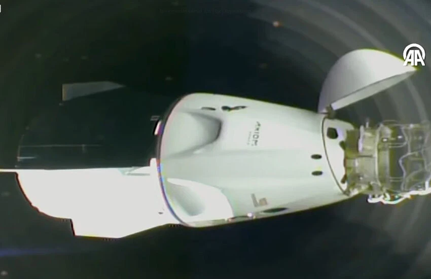 Son dakika! Dragon, Uluslararası Uzay İstasyonu’na kenetlendi